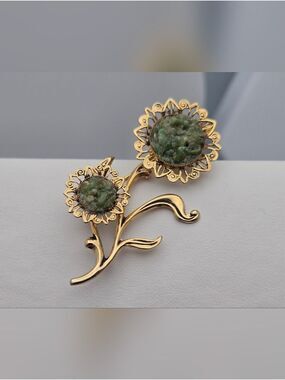 Vintage Gold Tone Floral Brooch Green Stone Chip Flowers Mid Century Pin